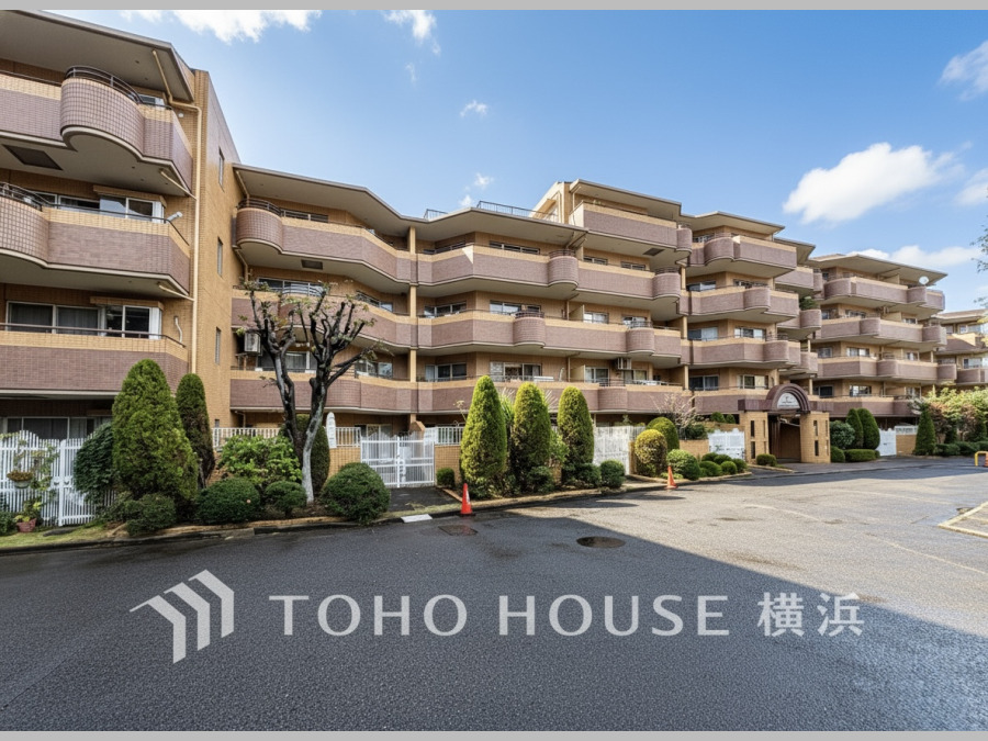 爽やかな青空の下に贅沢なほどに降り注ぐ陽光、豊かな居住性と、クオリティが見事に調和した住空間は、住まうことの喜びを感じさせてくれることでしょう。