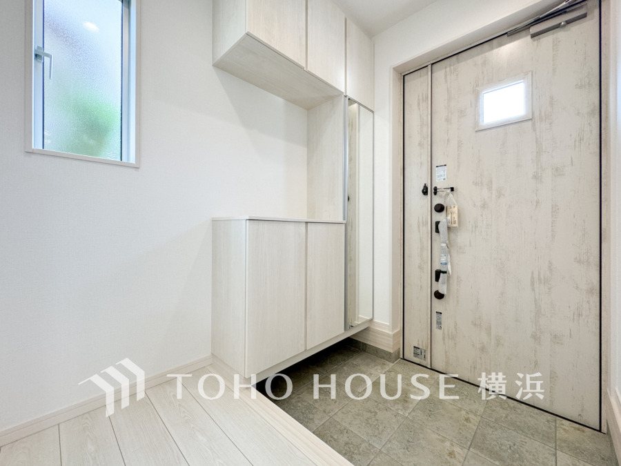 居住者の帰り、訪れる方を優しく迎え、やすらぎに満ちた生活空間を予感させる。健やかな暮らしを楽しめそう。
