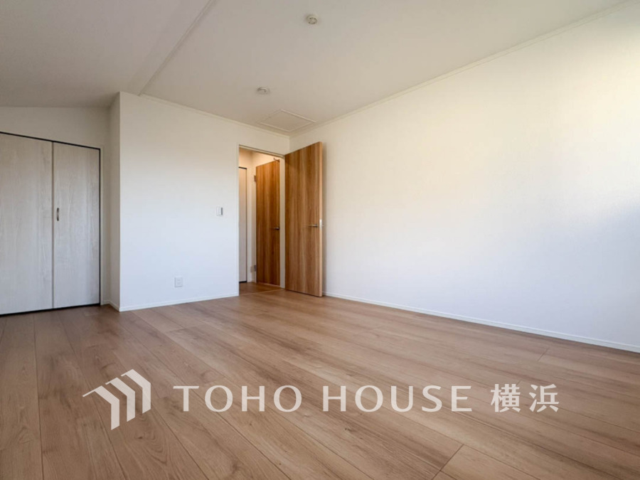 1日の疲れを癒し、心地よく寛げるようゆったりとした広さを確保しています。プライベートタイムをより優雅に穏やかに…。落ち着いた雰囲気を紡ぎます。