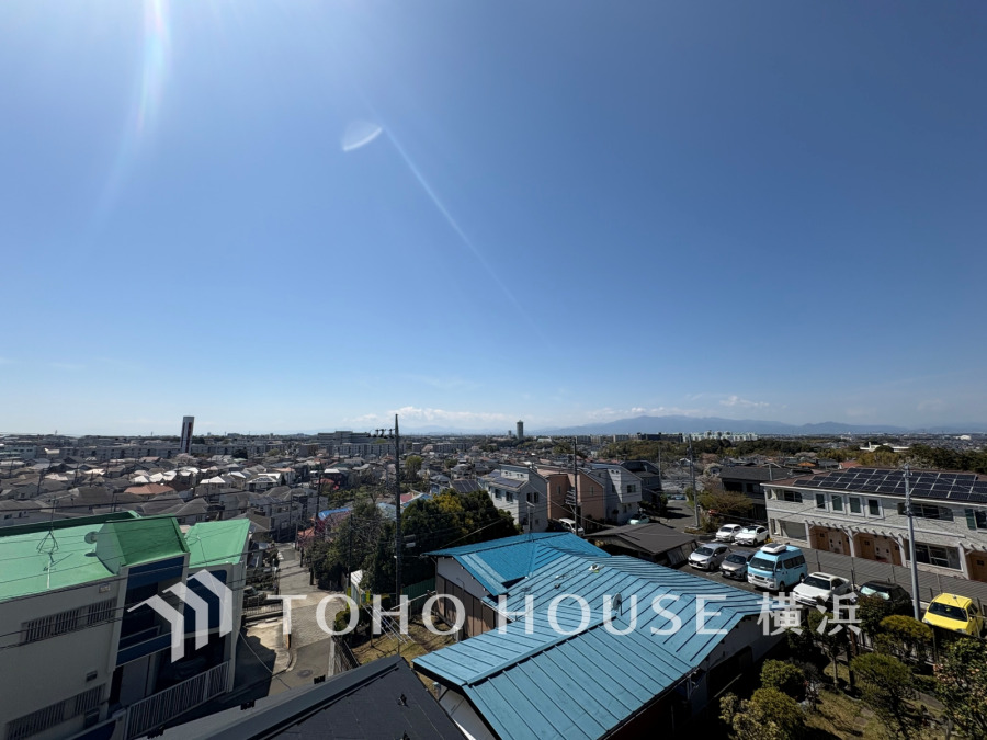 開放感があり、遮るものもなく気持ちのいい景色が広がります。お部屋にも爽やかな風と暖かく柔らかな日差しが差し込み、毎日の暮らしを豊かに彩ります。