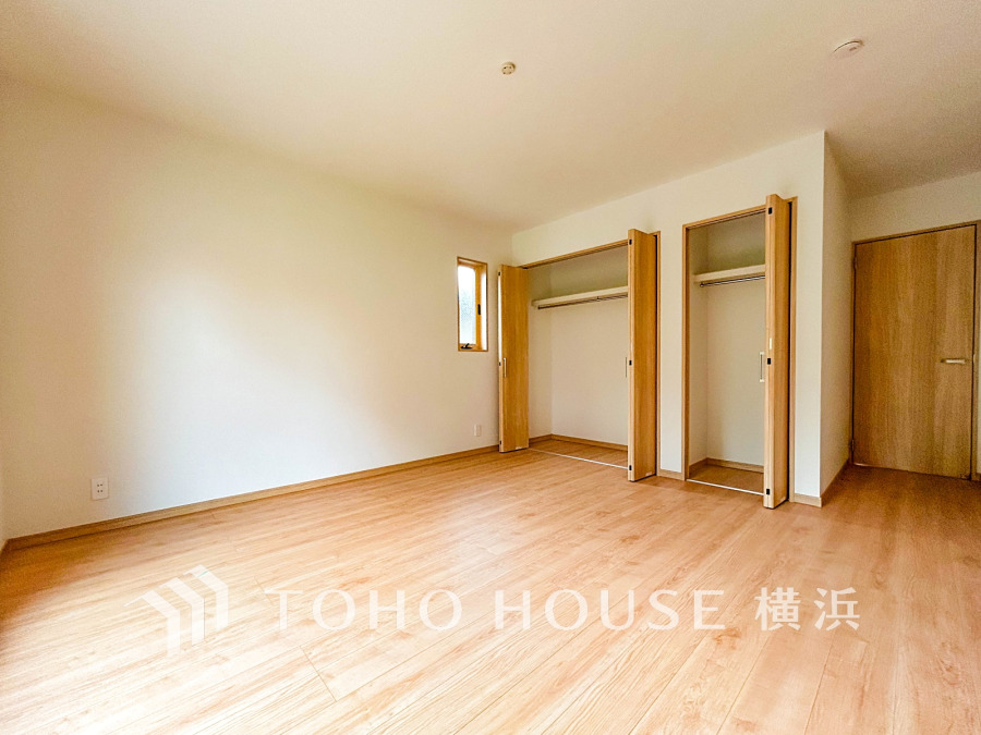 ゆとりある広さの洋室は収納も充実しています