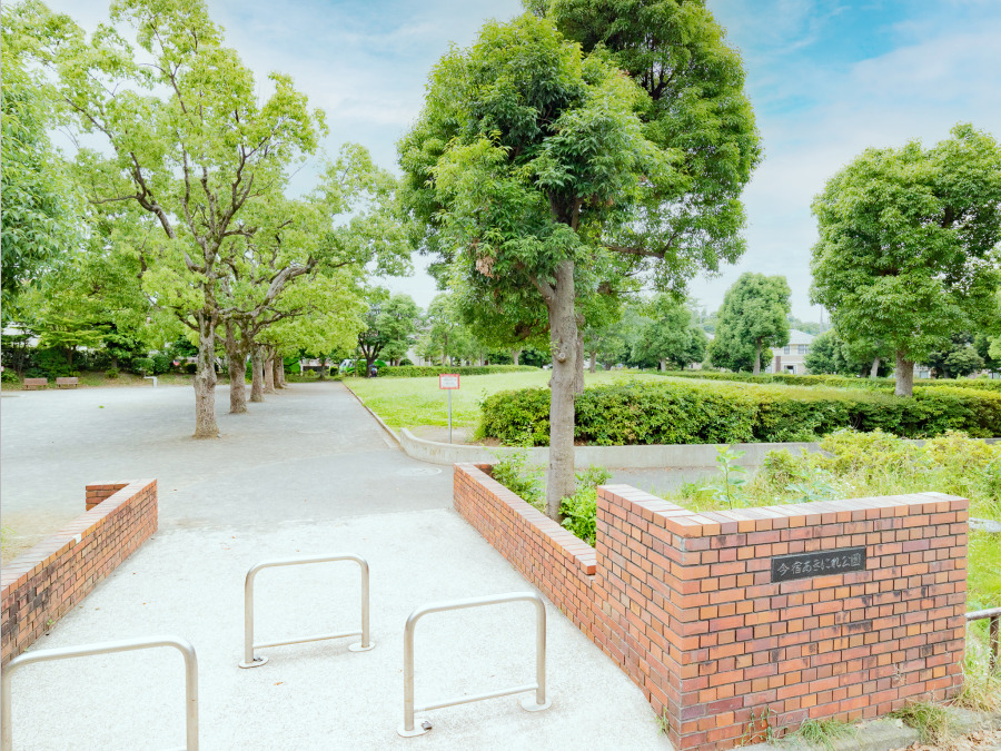 今宿あきにれ公園　約400ｍ