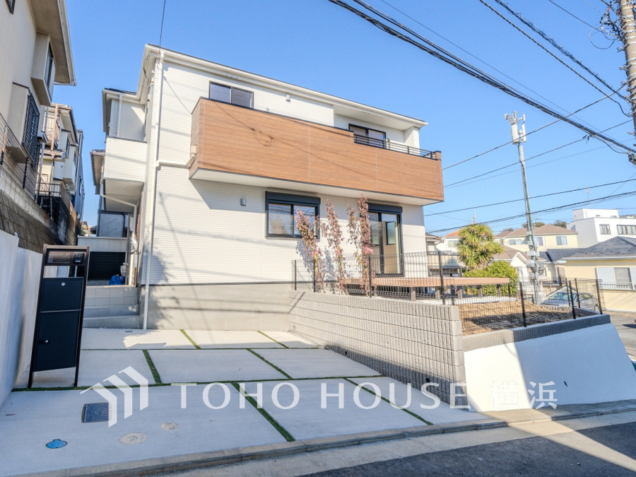 爽やかな青空の下に贅沢なほどに降り注ぐ陽光、豊かな居住性と、クオリティが見事に調和した住空間は、住まうことの喜びを感じさせてくれます。 