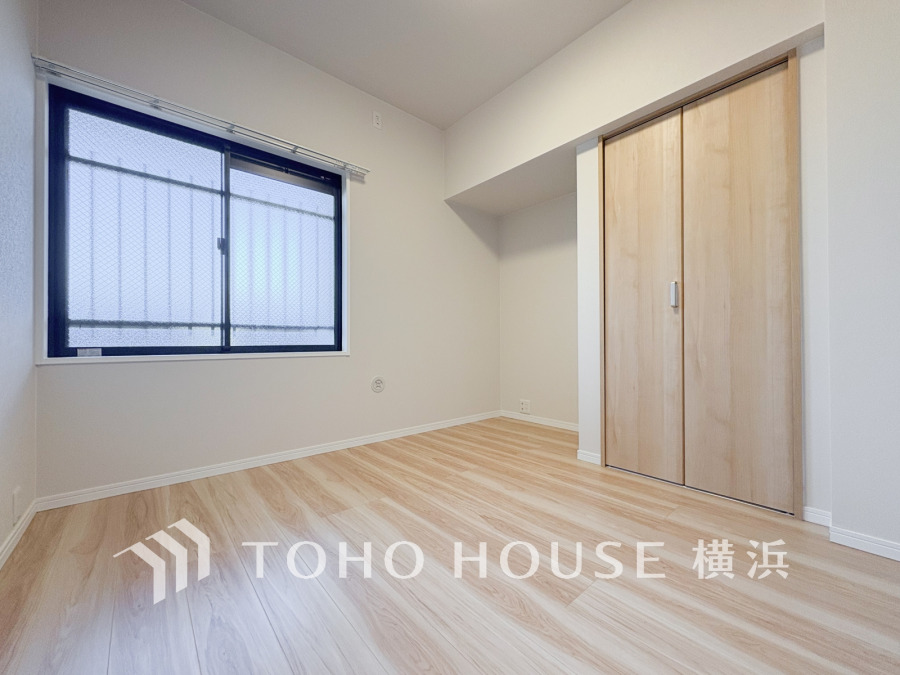 洋室はシンプルな内装と明るい空間で、自分らしい空間づくりを思い切り楽しめそうです。
