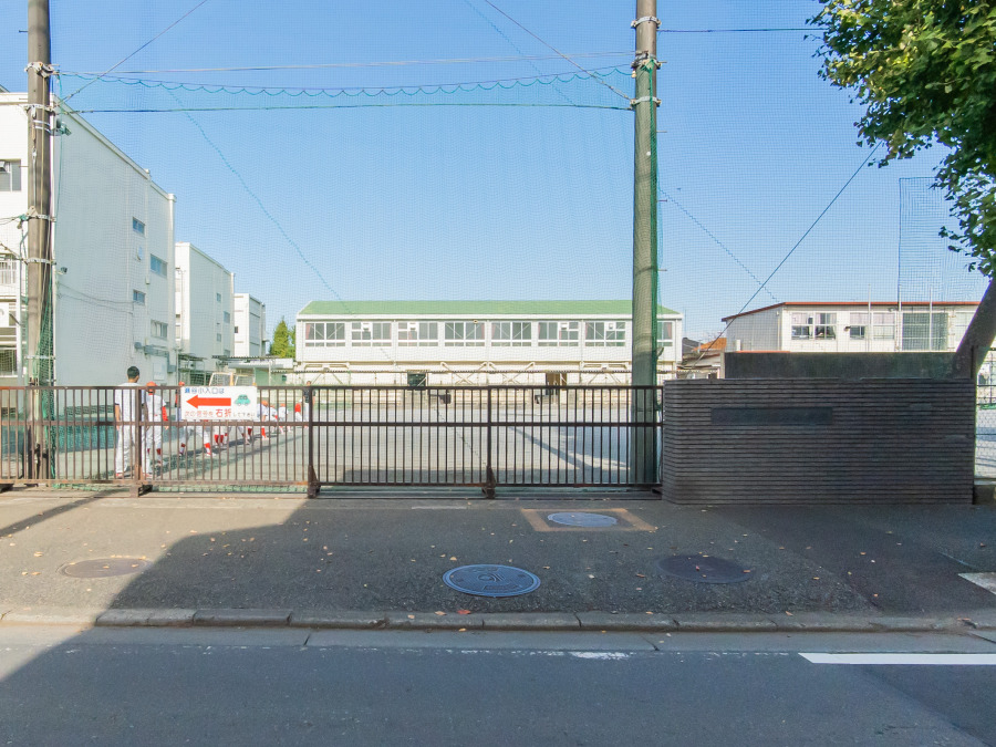 横浜市立瀬谷小学校まで　約650ｍ
