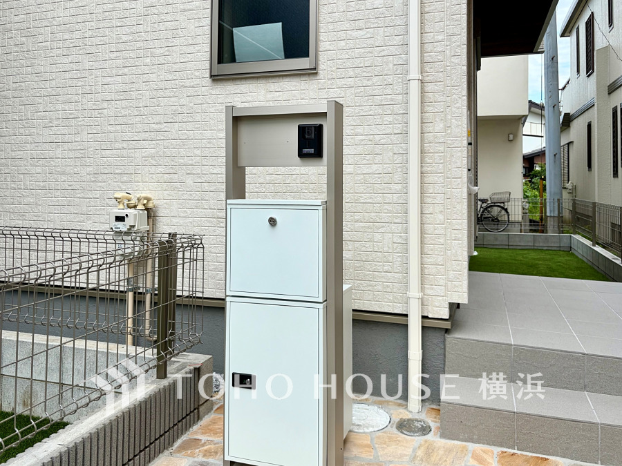 留守でも荷物が受け取れるため、共働きで昼間の宅配物の受け取りが困難な世帯や、インターネットショッピング等の通信販売をよく利用する人にニーズが高まっている。再配達依頼する必要がないので再配達を待つ必要がなく時間を有効に使えます。