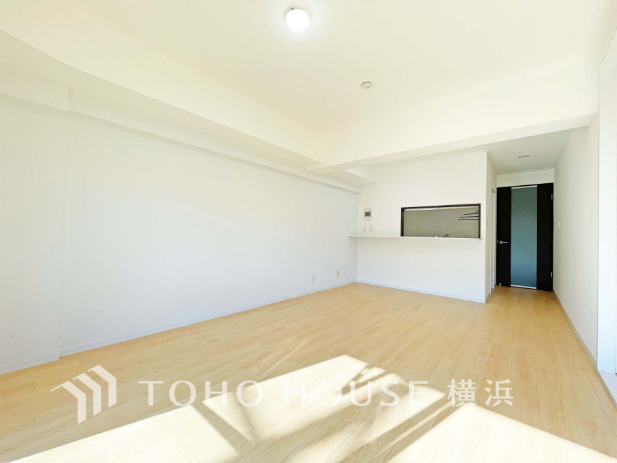 光と風があふれる開放的なリビングダイニングには自然と家族みんなが集まってきます。明るく穏やかな空気の中で飲んだり、食べたり、笑ったり。