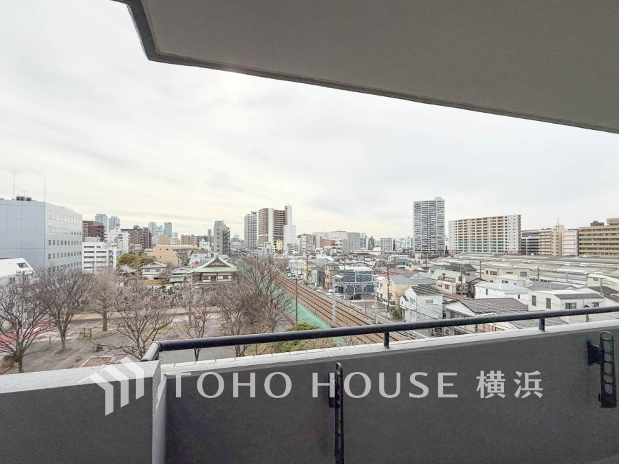 この開放感ある眺望と共に閑静な住宅街の季節感を演出する四季折々の変化を楽しめる心地よい場所となることでしょう。