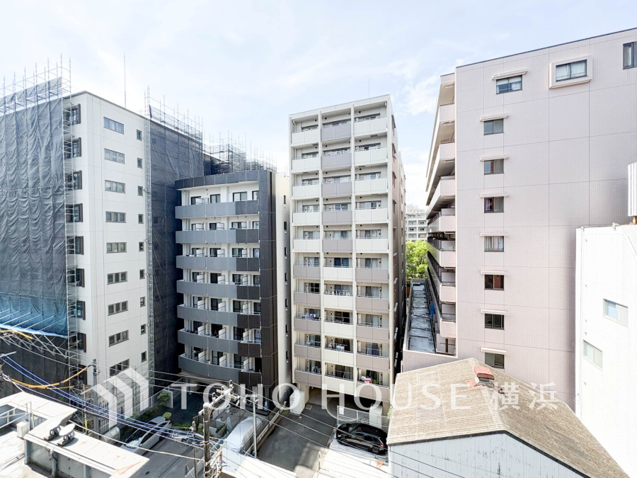 手を伸ばせば、ふれることが出来そうな環境が、そのままインテリアになったような印象です。その豊かな眺望にふさわしい空間には、通風・採光にも優れ、心地よい光と風があふれています。