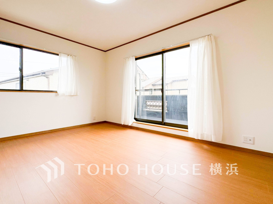 心地よい光と風があふれています。プライベートな自分時間を快適に過ごせるお部屋。
