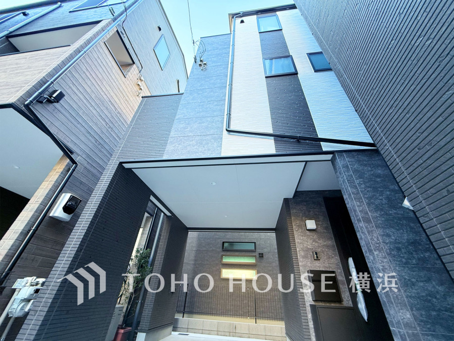 機能的で明るい都市型3階建て・2LDK+2Sのお住まい