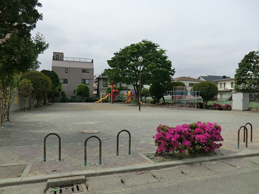 井田杉山町北公園　約800ｍ