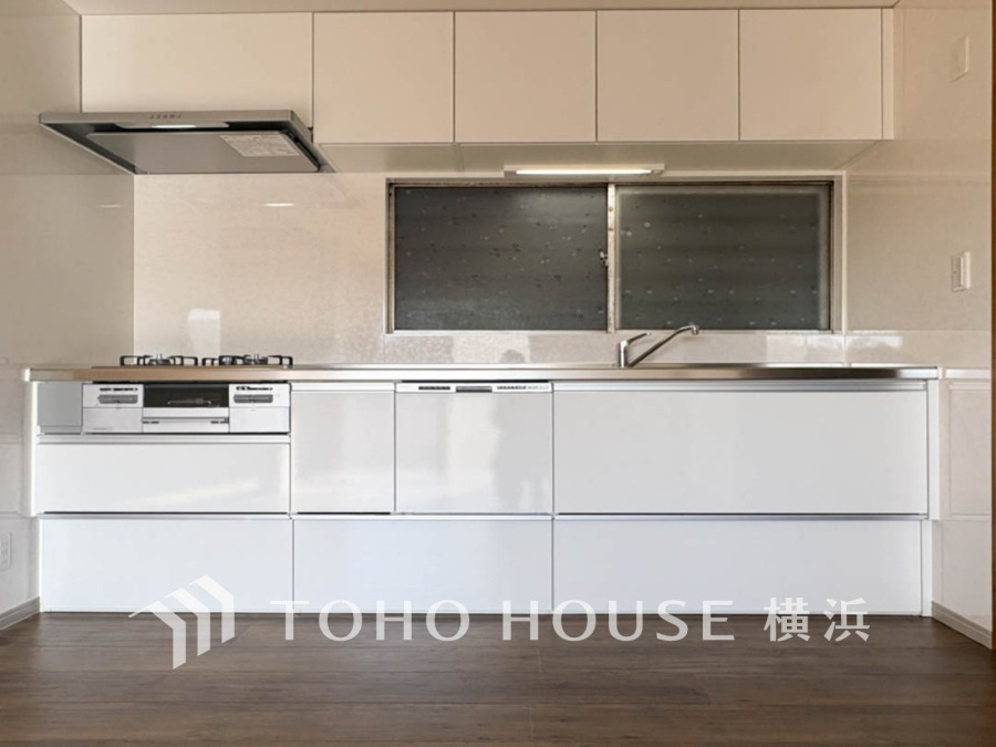 プライベートスペースを彩るインテリアとしての美と、快適な日常を支える機能性と強さがひとつになったキッチンです。開放的でゆとりある空間で、是非自慢の腕を振るって下さい☆