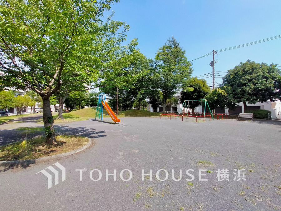 敷地内には「桂台第五公園」があり、お子さまの遊び場としても安心感が持てそうです。