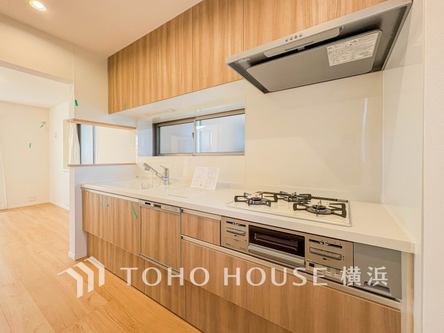 新規交換されたキッチンは、食洗機・浄水器付き。美しさと機能性が一つになったキッチンです。
