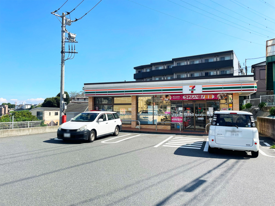 セブンイレブン横浜松見町3丁目店まで　約500ｍ