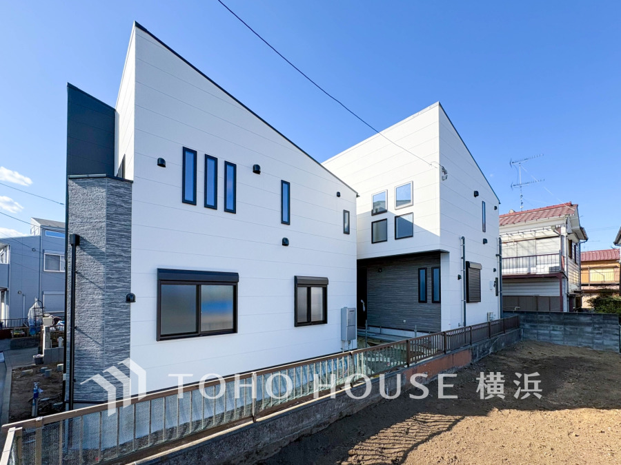 その邸が魅せる、気品・上質・重厚感・極細やかさ、そのすべては訪れた者に安らぎと品性を与える特別な空間です。ここに住むからこそ意味がある。すべての（始まり）をここから迎えます