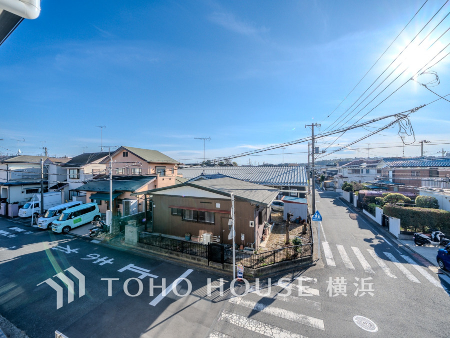 南西角地の開放的な眺めに、心も体もパワーがみなぎる。忙しい日常を忘れ去り、ほっと一息つく時間。青い空がより青く・広く感じられる、そんな環境に包まれたお住まいです。