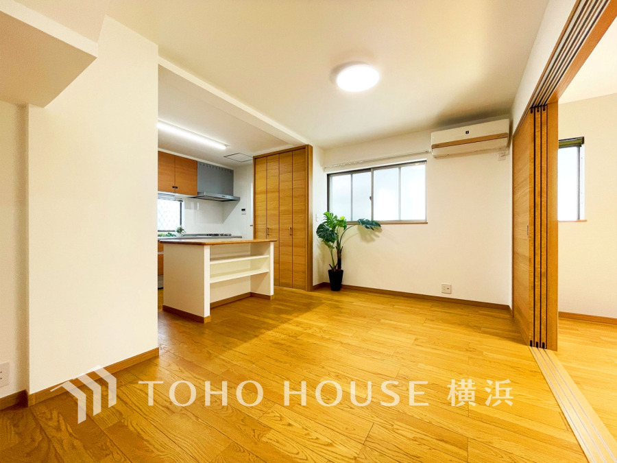 たくさんの想いが美しいカタチに彩られた時、そこにはひと時のくつろぎが生まれ、ゆっくりと愛着が育まれていきます。