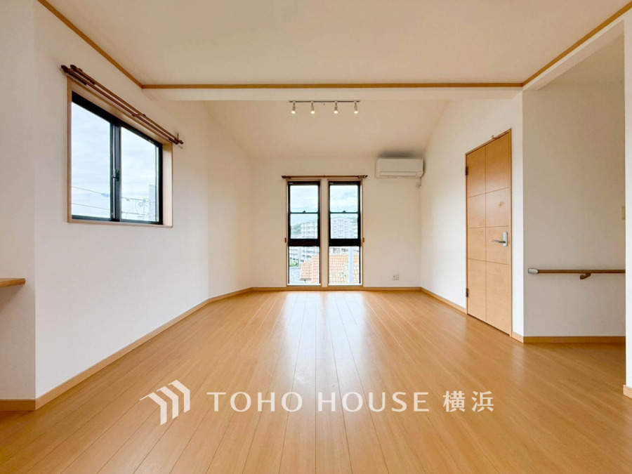 オープンでのびやかな空間を生み出す、こだわりの「広がり」と「ゆとり」。家族と過ごす時間を大切にした住空間♪