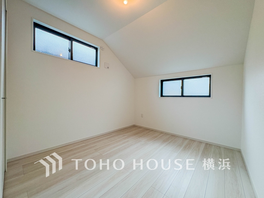 家族一人ひとりの大切なプライベート空間。趣味・感性で個性的に飾って頂けるようシンプルに仕上げてあります。自分時間を充実させながら心豊かなひとときを過ごすための大切な空間。