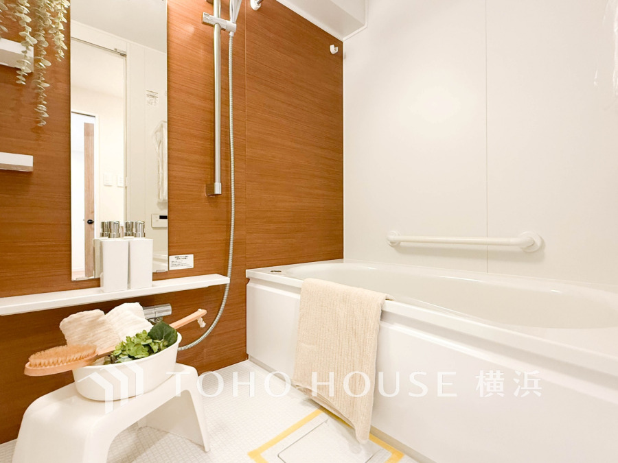 清潔感あふれる浴室。ゆったりくつろげる快適なバスタイムを実現します。