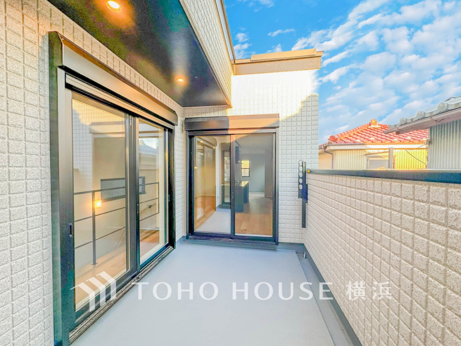 太陽に愛された邸は、陽当り・通風に優れた魅力的で快適さを追求した邸宅でした。ここに住むからこそ意味がある。