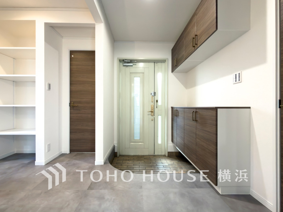 居住者の帰り、訪れる方を優しく迎え、やすらぎに満ちた生活空間を予感させる。健やかな暮らしを楽しめそう。