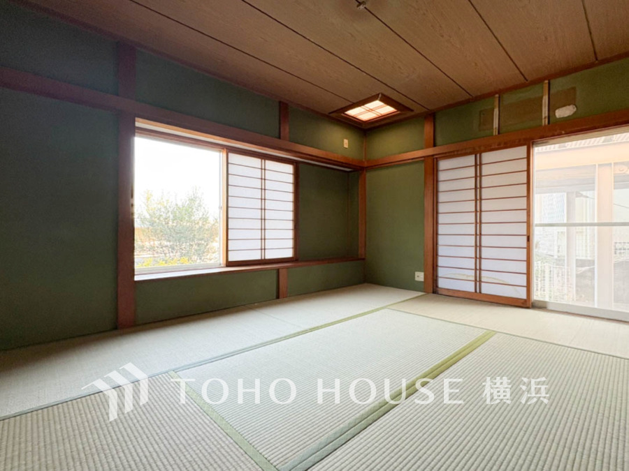 和室は有るだけでも落ち着く空間ですが、 「家族団らん」 「来客時の客間」 等々多目的なスペースとして活用出来る便利な空間です。