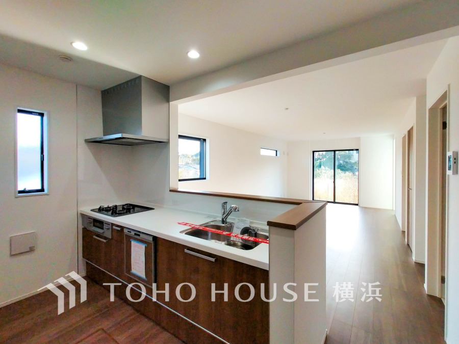 ここから始まる「日常」はご家族にとって大切で貴重な時間。少しでも豊かに、少しでも快適に。そんな想いを大切にした本邸宅は、これから先のお住まいをきっと支えてくれるはずです。