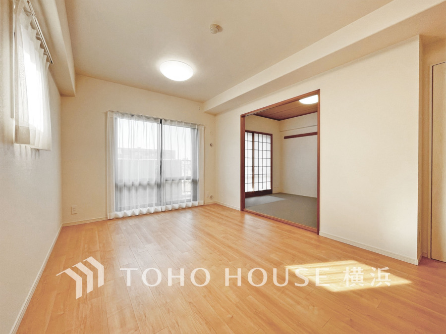 太陽の恵みを受けた明るい空間。吹きぬける風を感じながら爽やかで風通しの良い暮らしが叶います。
