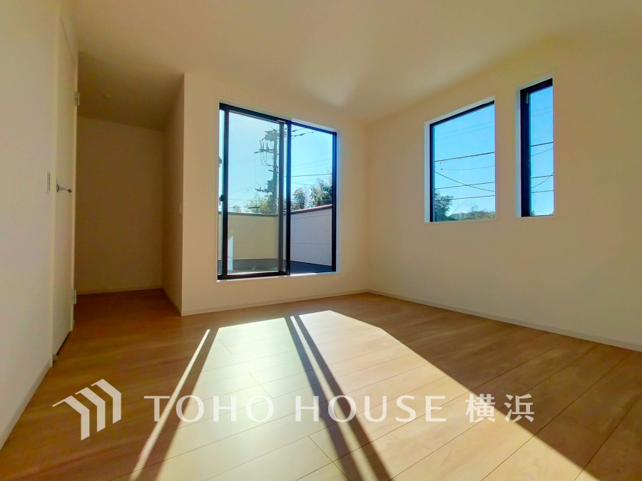 1日の疲れを癒し、心地よく寛げるようゆったりとした広さを確保しています。プライベートタイムをより優雅に穏やかに…。落ち着いた雰囲気を紡ぎます。