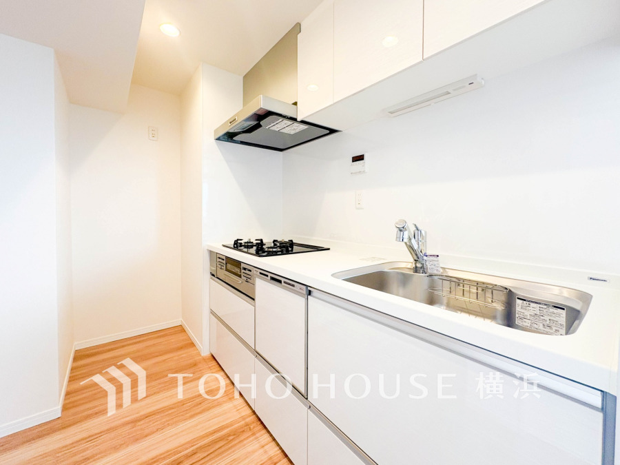 誰もが使いやすいデザインにこだわったキッチン。プライベートスペースを彩るインテリアとしての美と、快適な日常を支える機能性と強さがひとつになったキッチンです。