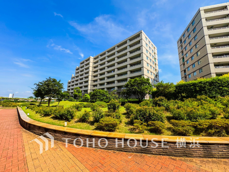 住む人を映し出す洗練された佇まいは、いつまでも輝き続けながらいつしか街の風景に溶け込んでいきます。