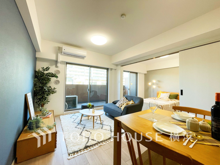 やわらかな陽射しがふりそそぎ、室内に開放感と爽快感をもたらします。
