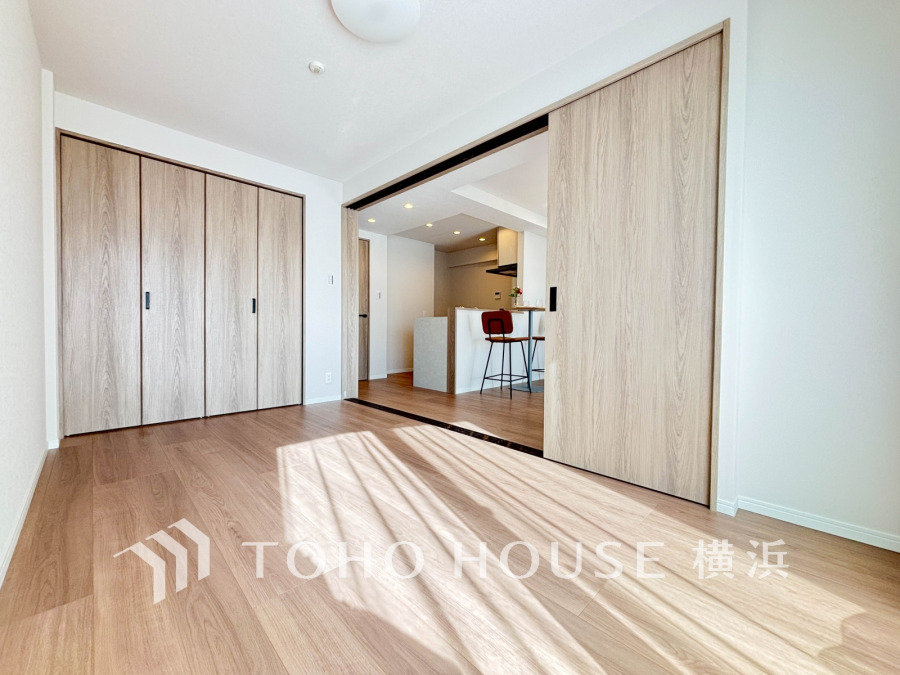 家族一人ひとりの大切なプライベート空間。趣味・感性で個性的に飾って頂けるようシンプルに仕上げてあります。自分時間を充実させながら心豊かなひとときを過ごすための大切な空間。