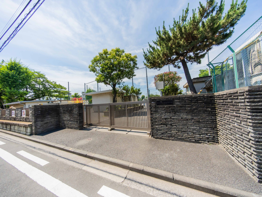 横浜市立平安小学校　約850ｍ
