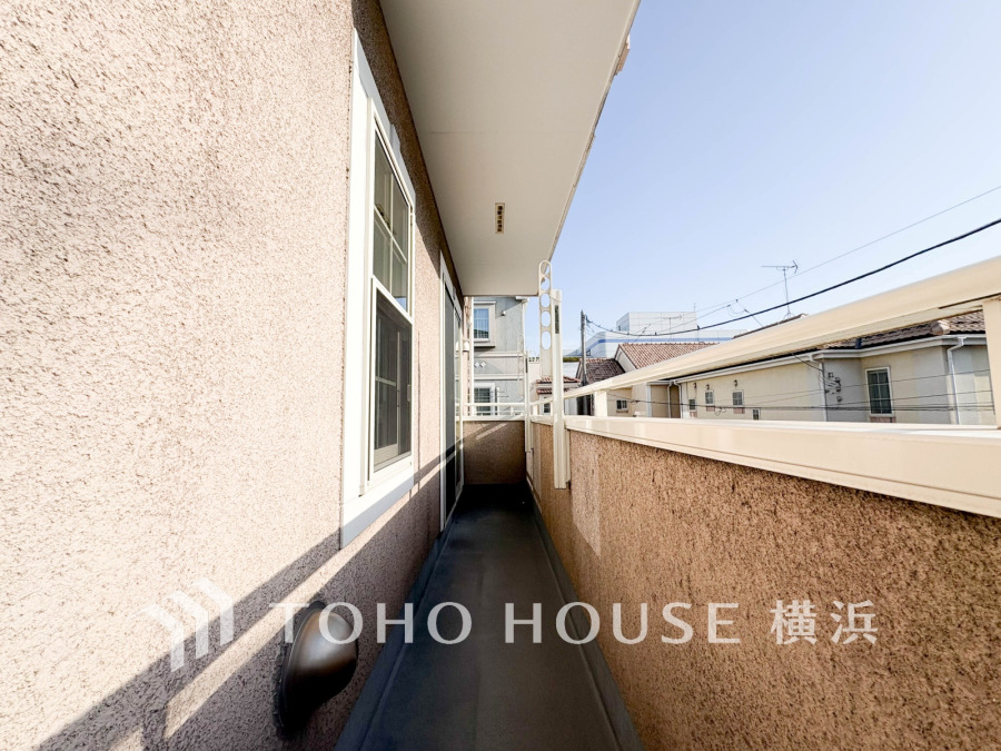 広いバルコニーは、暮らしの中での光と風を演出してくれています。見事なまでの開放的な空間をお楽しみください。