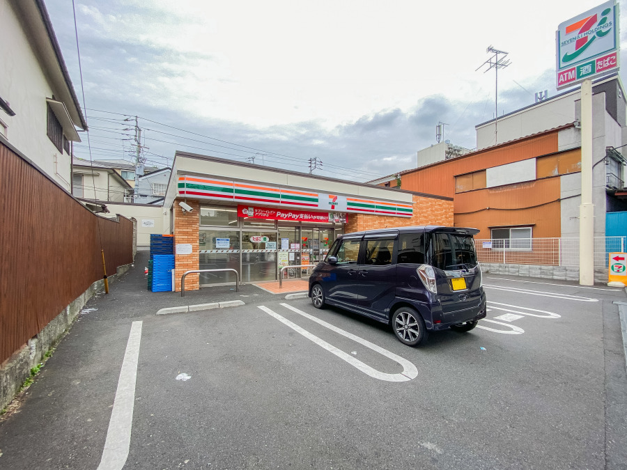 セブン-イレブン 横浜山元町店　約500ｍ