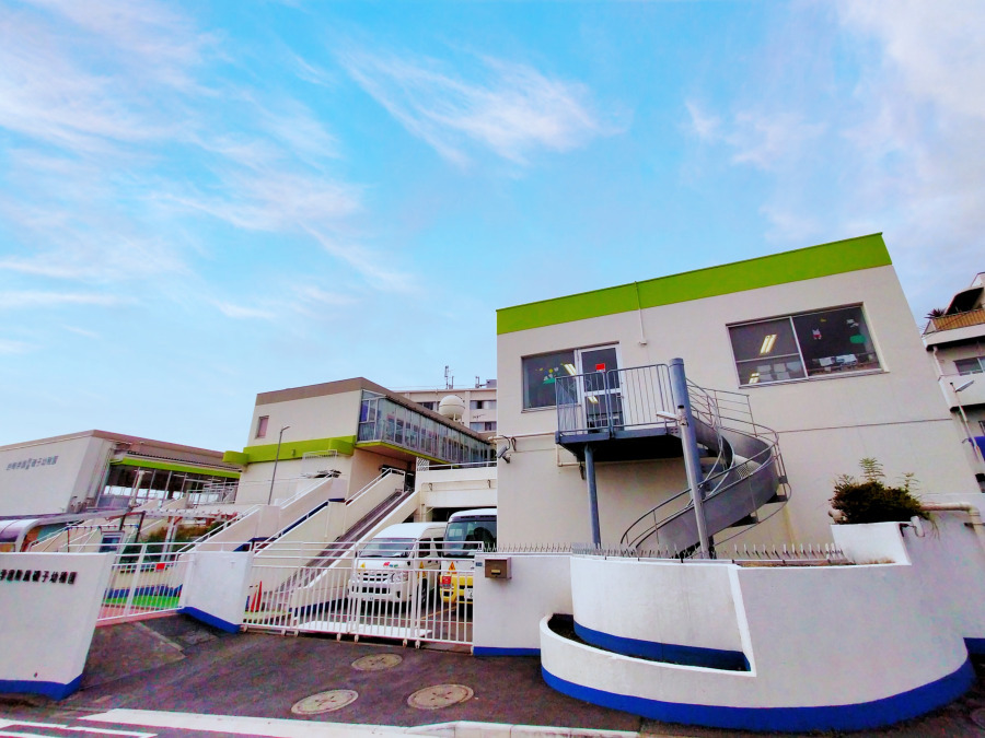 岩崎学園附属磯子幼稚園　約600ｍ
