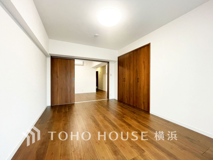 1日の疲れを癒し、心地よく寛げるようゆったりとした広さを確保しています。プライベートタイムをより優雅に穏やかに…。落ち着いた雰囲気を紡ぎます。