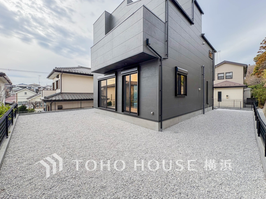 お子さまがお庭で遊べるのはもちろん、家庭菜園やたくさんの友人を招いてBBQ…多彩な楽しみが広がります。