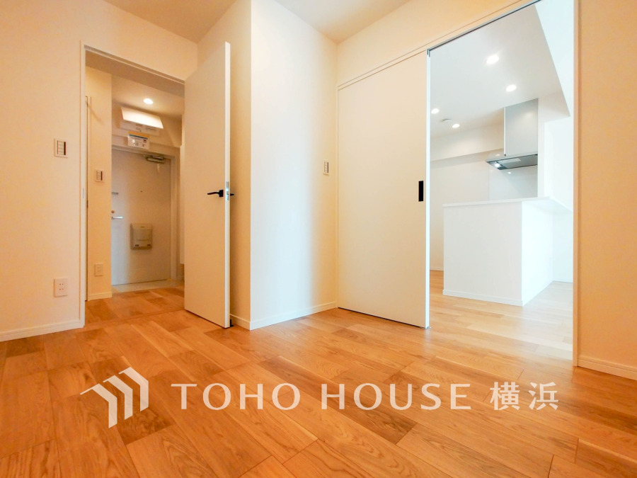 LDKに隣接した洋室は、引き戸を開け放して空間を共有しながら開放的に使うこともできます。
