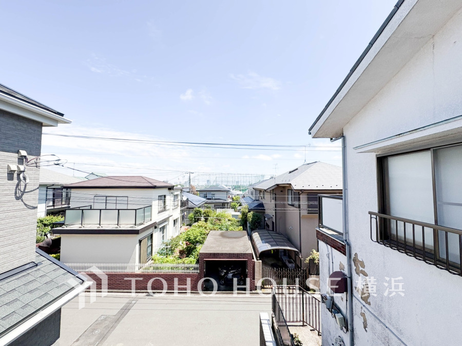 手を伸ばせば、ふれることが出来そうな環境が、そのままインテリアになったような印象です。その豊かな眺望にふさわしい空間には、通風・採光にも優れ、心地よい光と風があふれています。