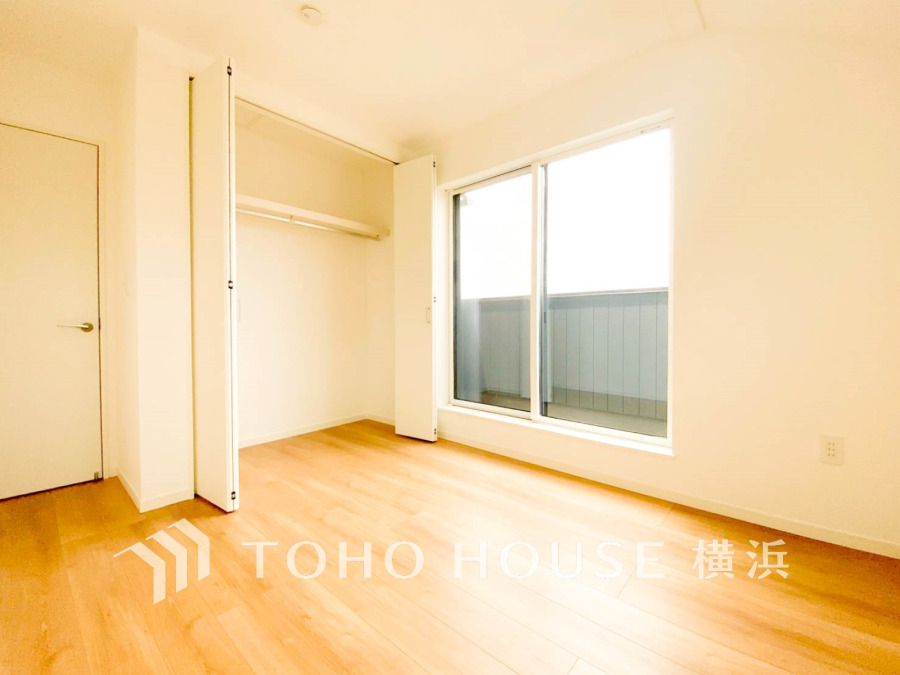 1日の疲れを癒し、心地よく寛げるようゆったりとした広さを確保しています。プライベートタイムをより優雅に穏やかに…。落ち着いた雰囲気を紡ぎます。
