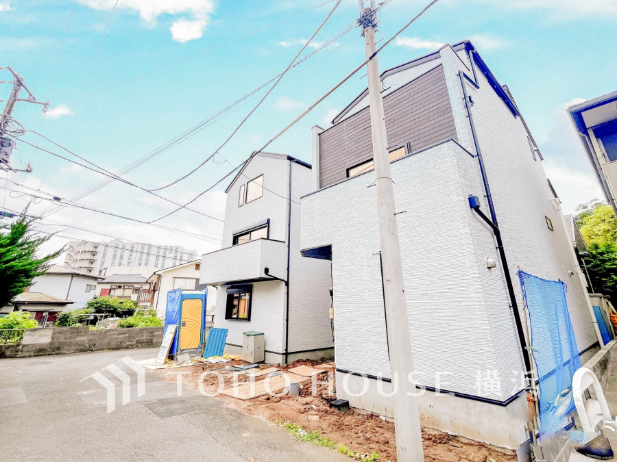 陽射しを受けて輝く時間、街灯に照らし出される夕暮れ時。様々なシーンで違った魅力的な表情を見せてくれます。住まう方のプライドを満たすクオリティを備えています。