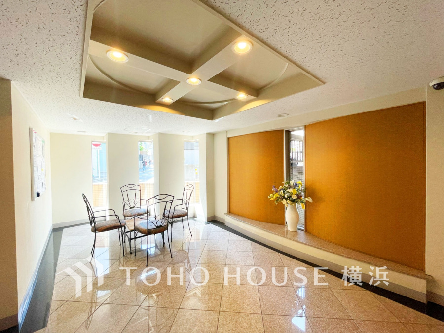 美しいエントランスは、優美な佇まいで、住むことに誇りを持てる空間です。
