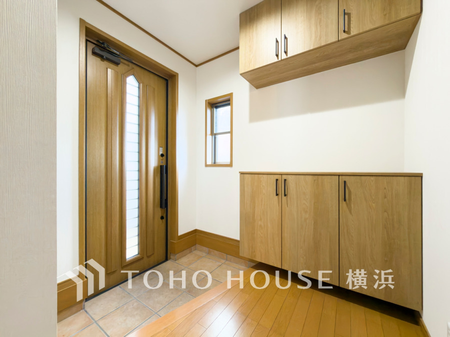 居住者の帰り、訪れる方を優しく迎え、やすらぎに満ちた生活空間を予感させる。健やかな暮らしを楽しめそう。