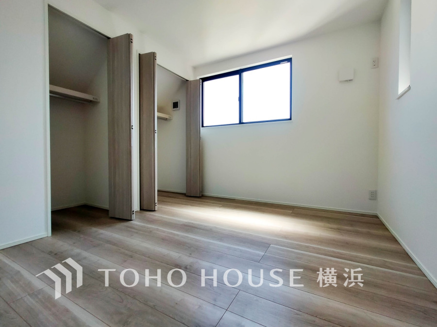 家族一人ひとりの大切なプライベート空間。趣味・感性で自由に演出できるよう、シンプルに仕上げた空間。暮らし心地を大きく左右する収納を、適材適所に配置し、使い勝手にも考慮しました。