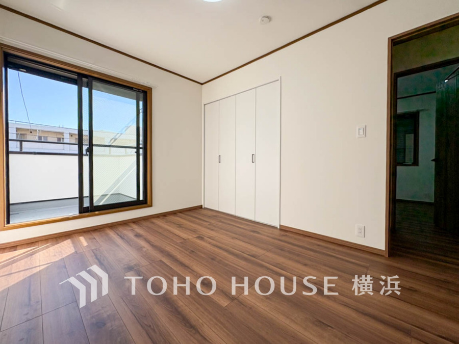 1日の疲れを癒し、心地よく寛げるようゆったりとした広さを確保しています。プライベートタイムをより優雅に穏やかに…。落ち着いた雰囲気を紡ぎます。